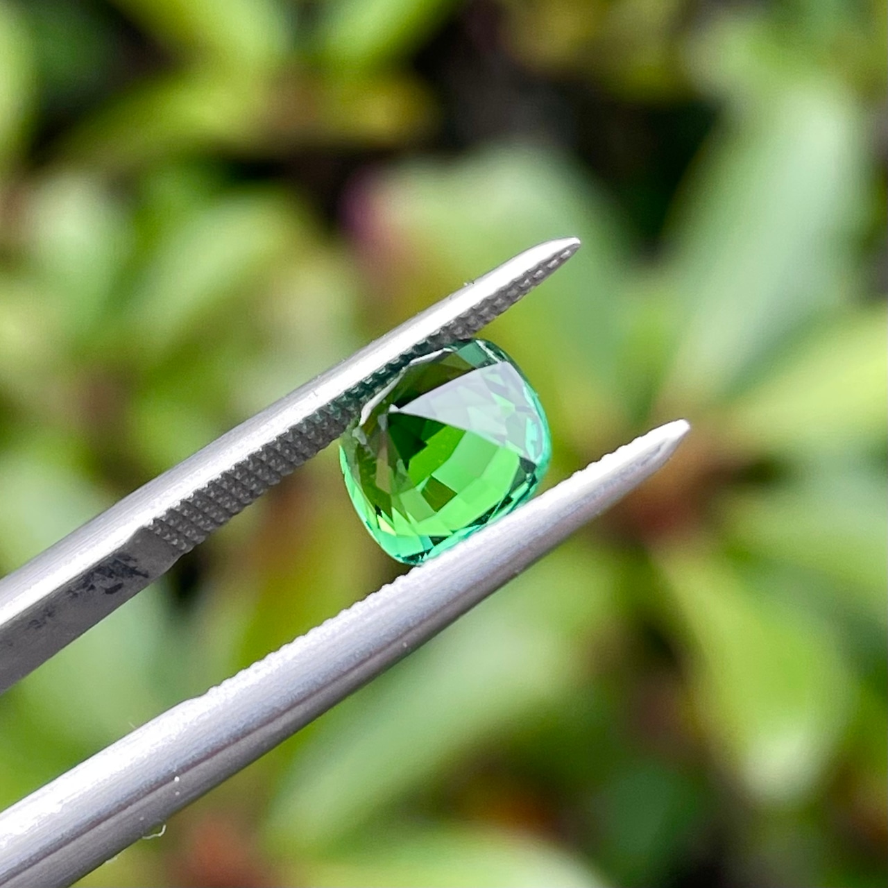 グリーントルマリン 6.5x6.3mm, 1.24ct, ナイジェリア産