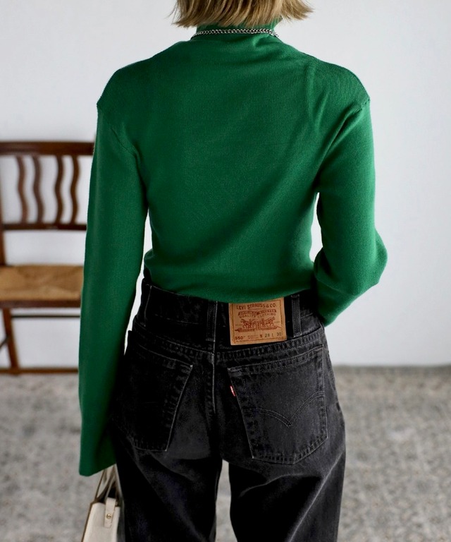 袖スリットハイネックニット