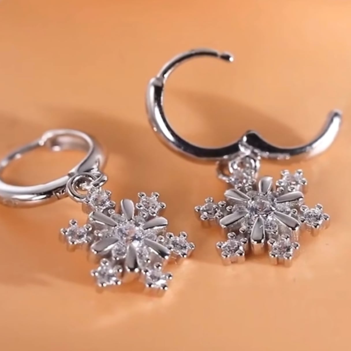 雪の結晶のピアス イヤリング クリスマス 冬 プレゼント Y003 | Vary 雪の結晶のピアス イヤリング クリスマス 冬 プレゼント Y003 | Vary