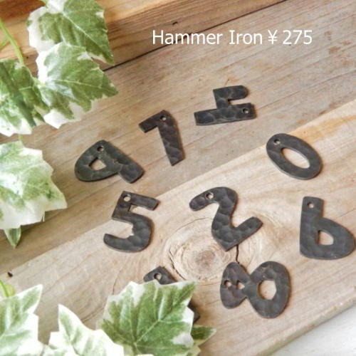 TOPANGA Zakka India Hammered Iron Number Plate S 3cm Black 　インド　ハンマーアイアンナンバープレート　小　ブラック　看板　サインプレート　鉄　住所　店舗　槌目