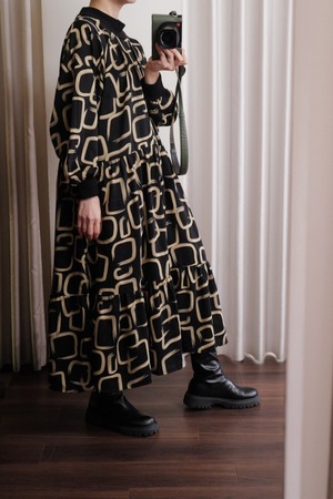 print  flare dress black beige