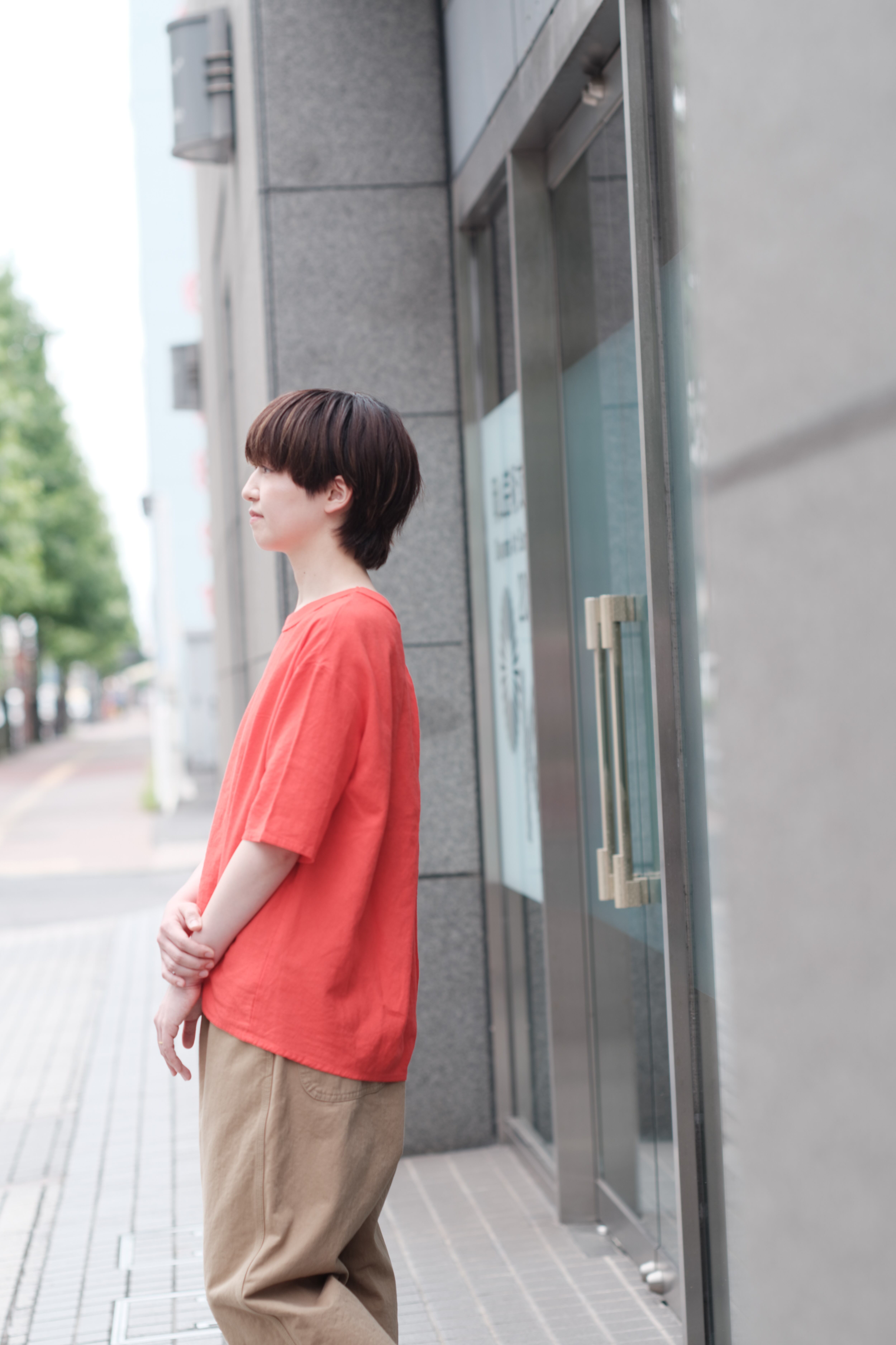 maillot】linen rich back tuck half sleeve shirt-Tee | theater
