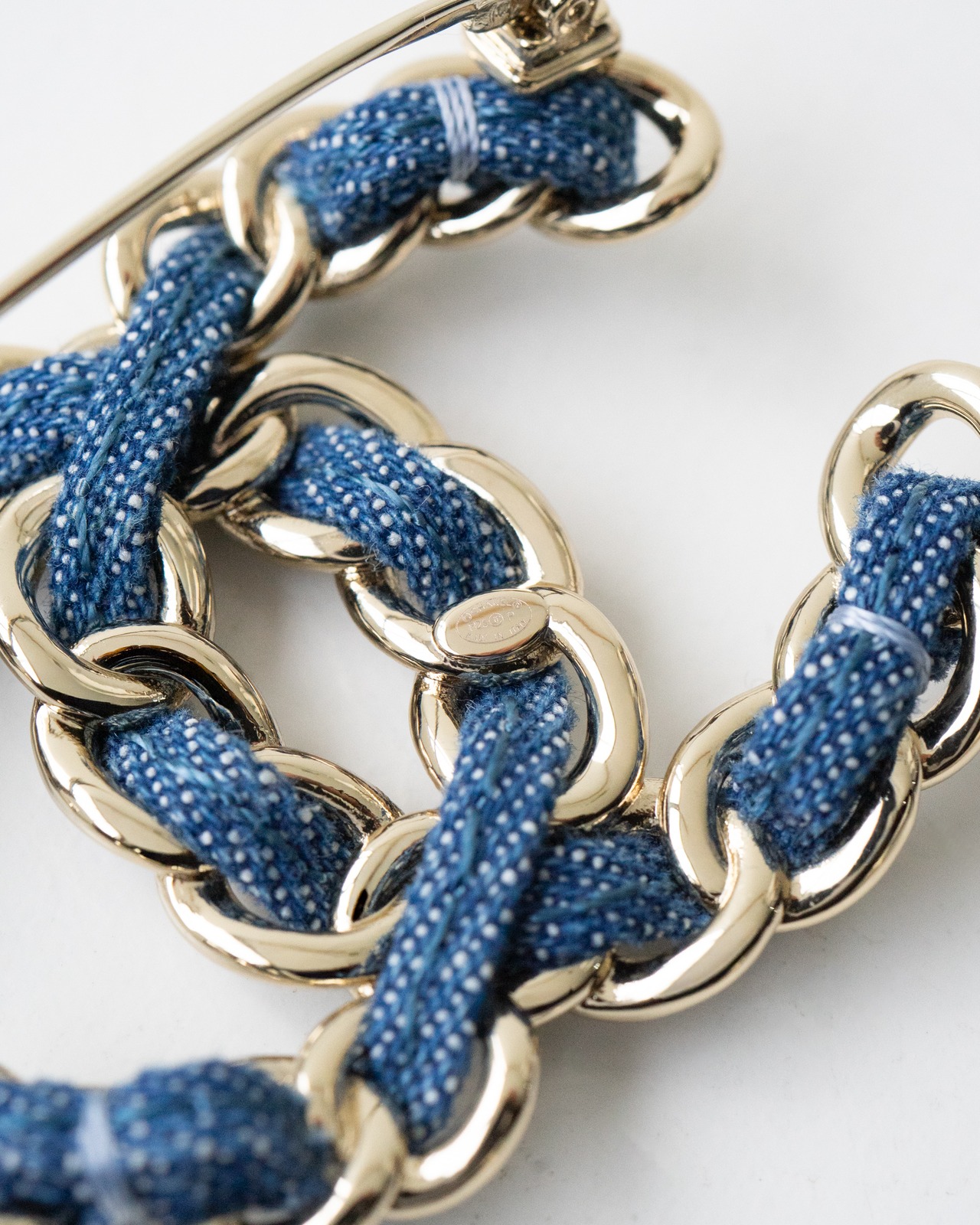 〈CHANEL〉Denim CC Mark Brooch 2025SS