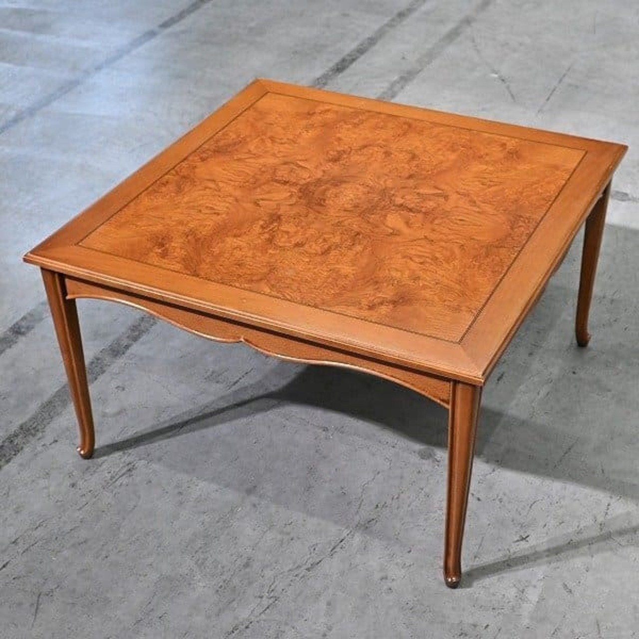 イタリア製 Medea センターテーブル ウォルナットバール材 リビング 机 コーヒー リビング 彫刻 猫脚 アールヌーボー メデア【 中古家具/中古インテリア/USED家具ユーズド家具/リサイクル】