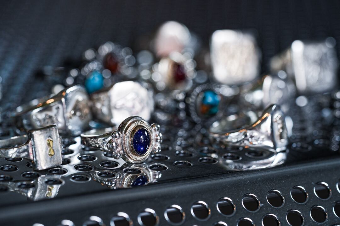 R-096 K10 Circle Native Oval Signet Ring (Sapphire) | WAKAN SILVER