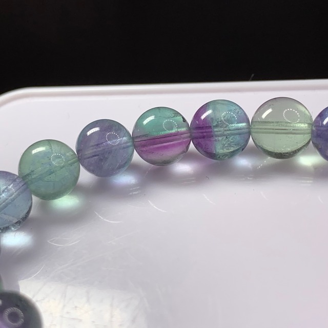 f121.グラデーションが綺麗なフローライトブレスレット
