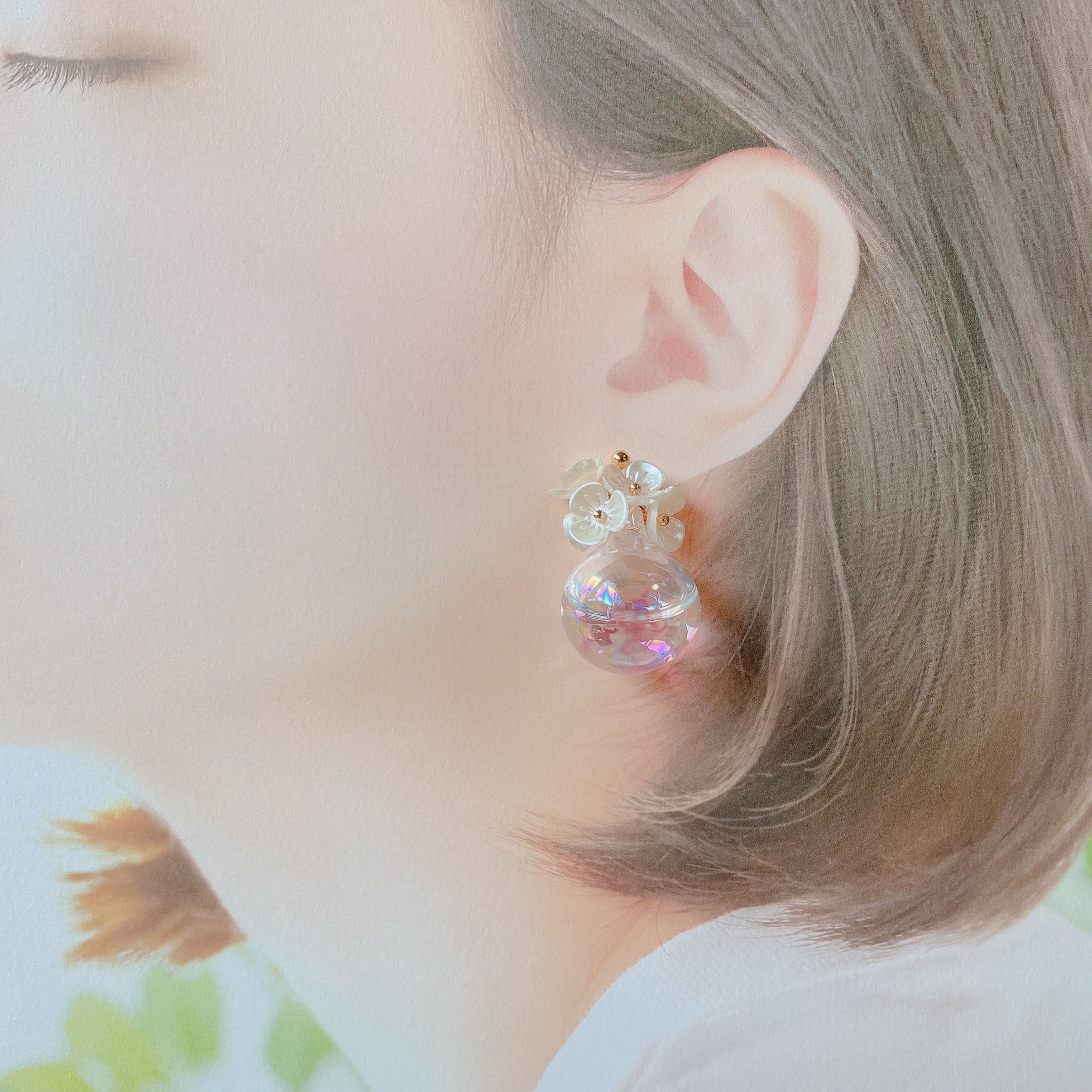 新作❤︎︎夏のアクセ 水入りガラスドーム フラワーピアス