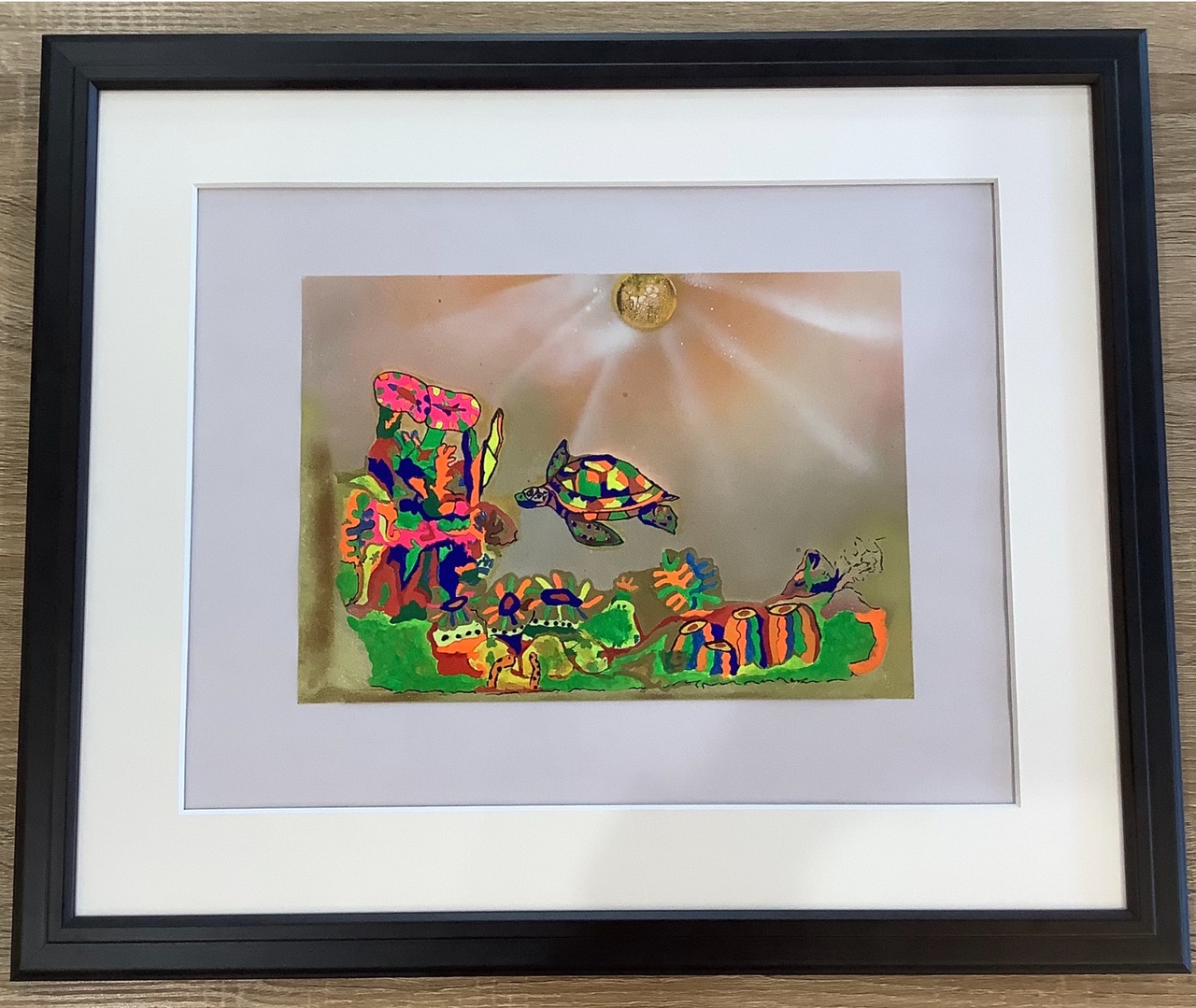 Vivid turtle ( 鮮やかなカメ )  VネックTシャツ  ホワイト