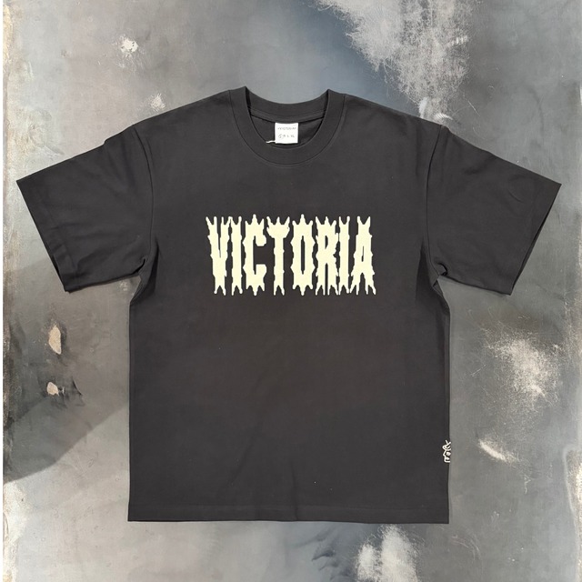 VICTORIA / SPIKEY S/S TEE