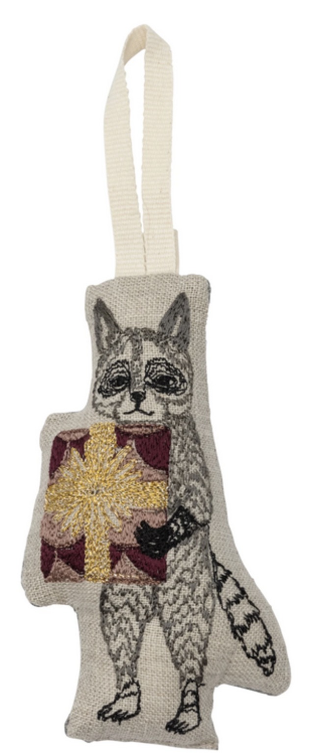 CORAL&TUSK [Raccoon with Present Ornament] プレゼントを持ったラクーン オーナメント (コーラル・アンド・タスク)