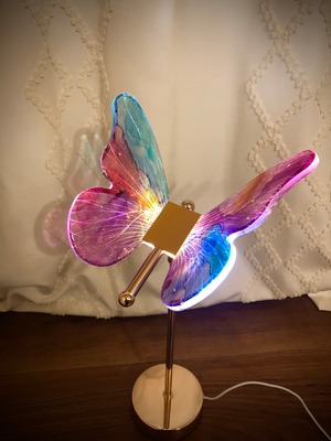 バタフライLEDデスクライト