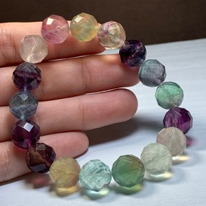 no6.多彩な変わった色合いフローライト・ブレスレット