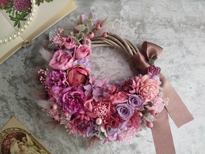 Lune Bonheur＜Framboise＞＊春リース＊春ピンク＊桜＊スプリング＊フラワーリース＊ハーフリース＊春＊三日月リース＊結婚祝い＊新築祝い＊母の日＊玄関＊通年リース