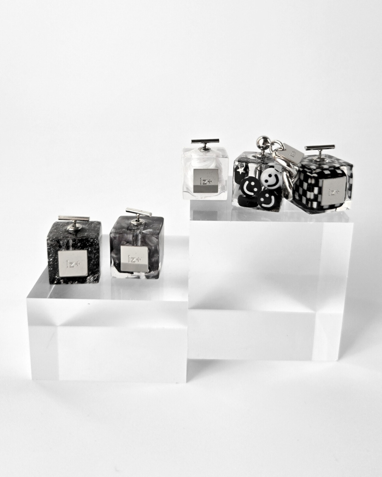 PERFUME CUBE. [black hologram] - 8