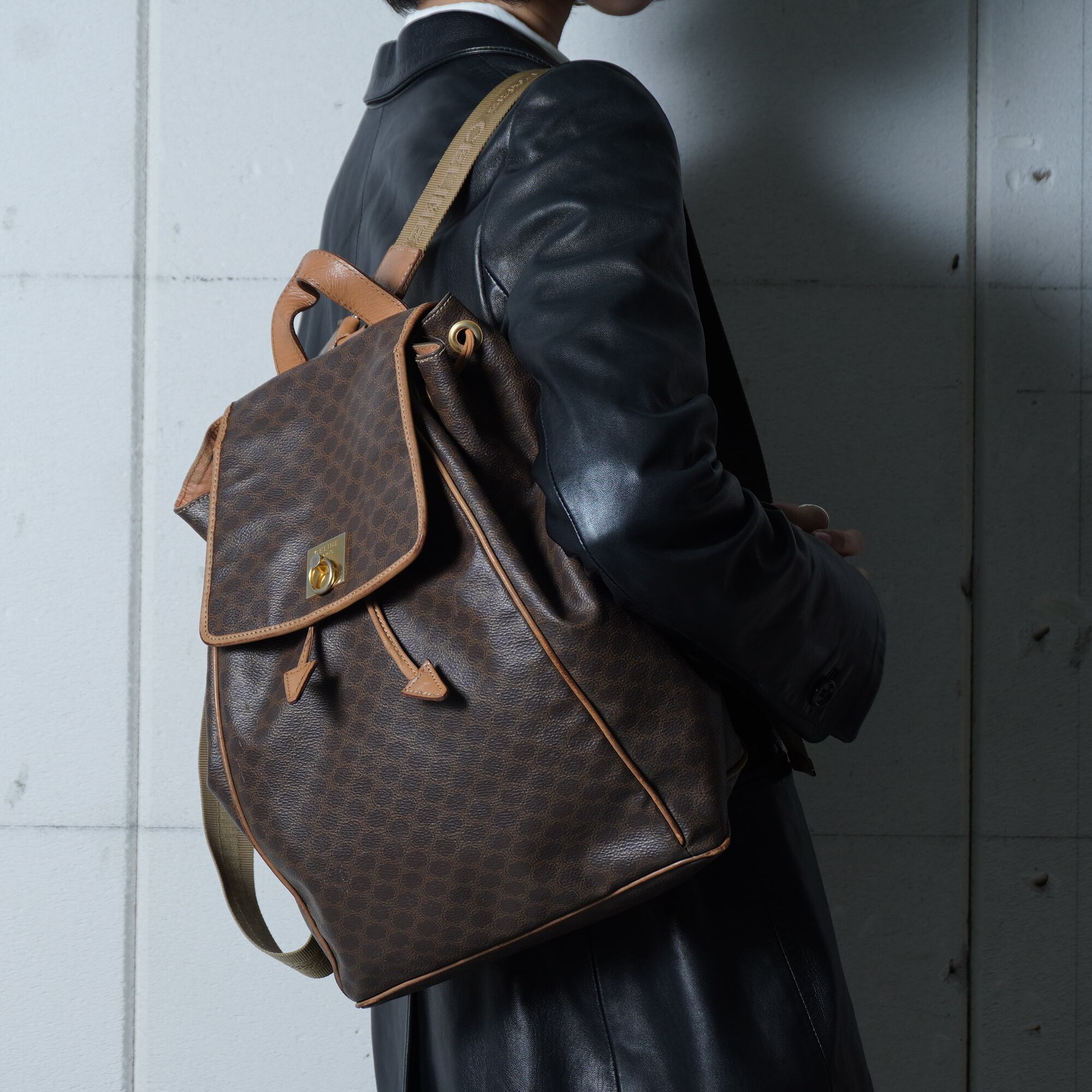 CELINE セリーヌ　マカダム　リュック　ゴールド金具 CELINE】セリーヌ ゴールドロゴ マカダム柄レザーバックパックリュック