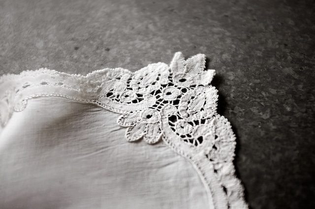 フランス リネンローン 回転する花々と華奢なハンカチ アンティーク