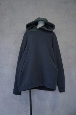 【下北沢リニューアルSALE】 Vu / ballon over boa hoody /  BLACK×MOSS GREEN