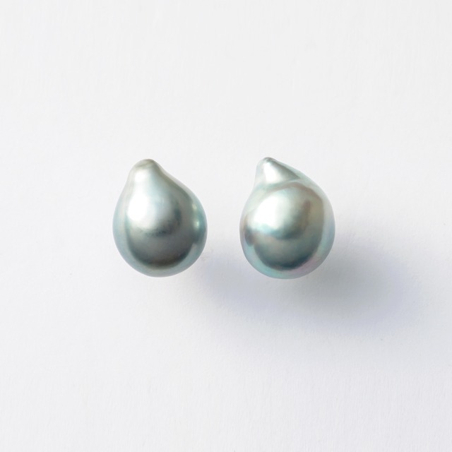 “daughter” Akoya pearl stud earrings /baroque