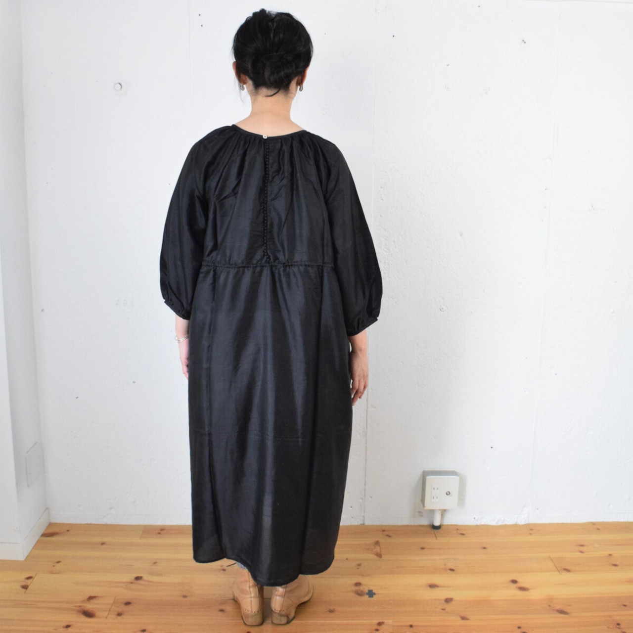 【定番】BUNON(ブノン) BACK BUTTON DRESS カディシルク バックボタンドレス