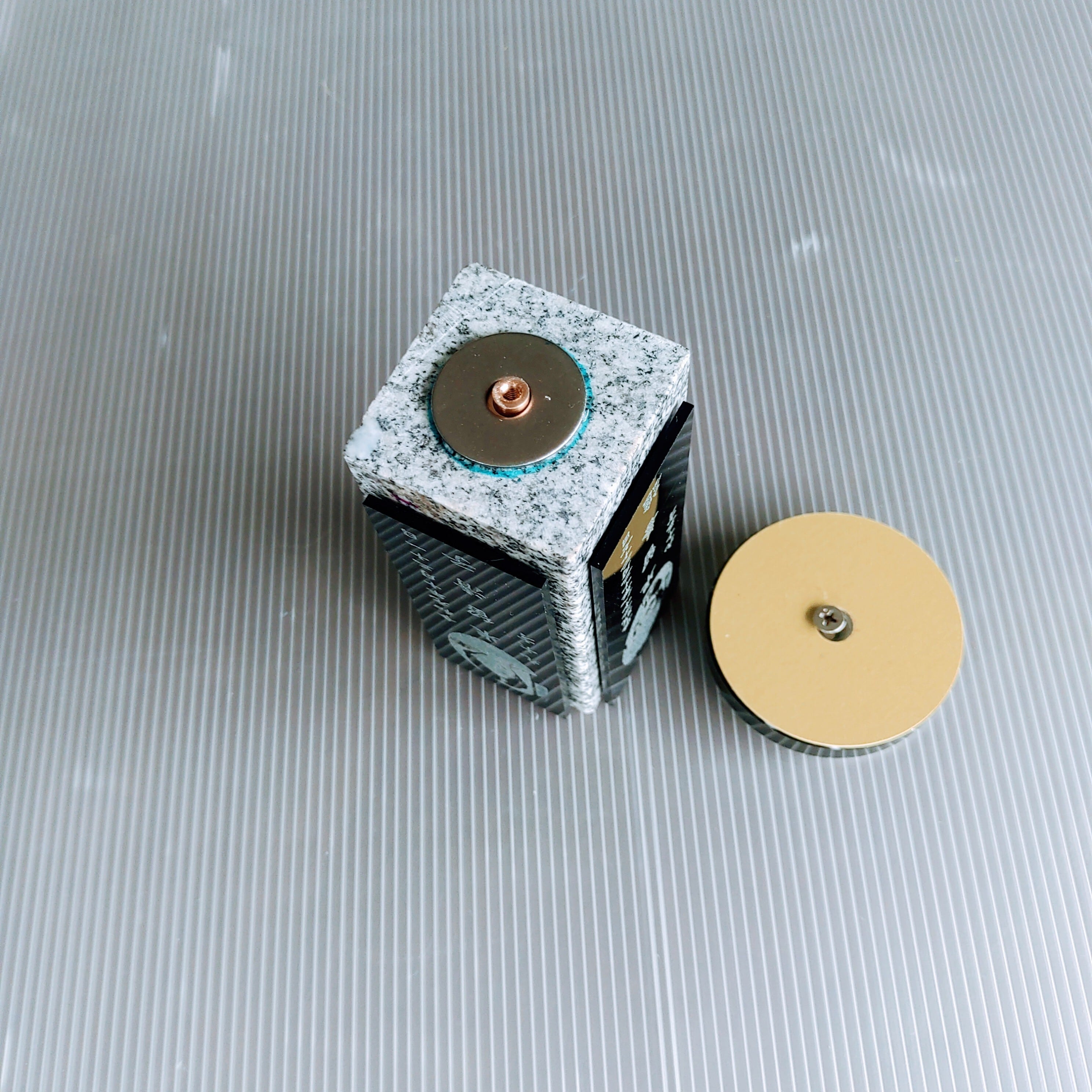 回転位牌 4人用悠想天回 4R50A白 4名様分