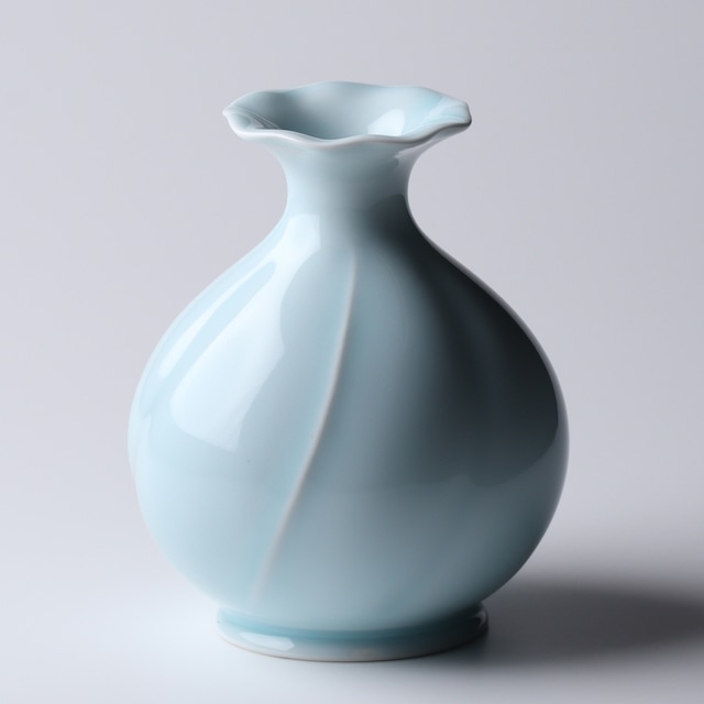 0084 青磁彫花瓶