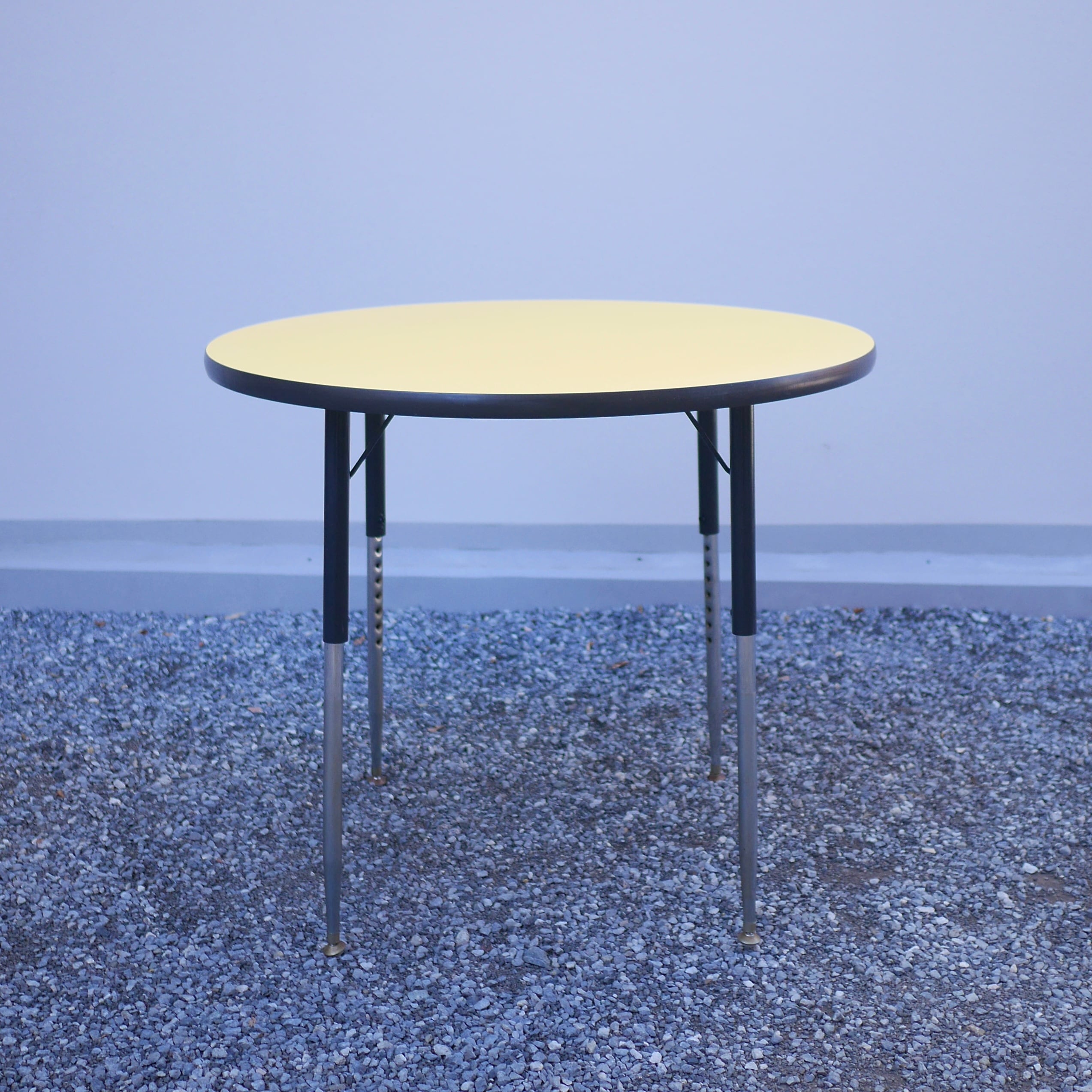 VIRCO ヴィンテージ ラウンドテーブル | トリノス-torinoth- | 新宿区