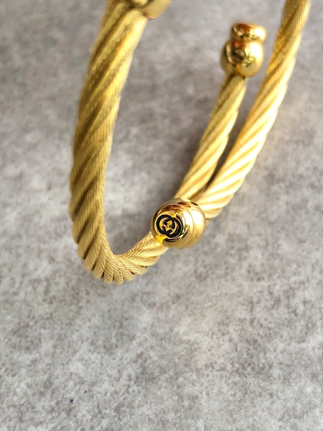 GUCCI グッチ 腕時計 ゴールド ラウンド ステンレススチール クウォーツ バングルウォッチ vintage ヴィンテージ オールド bzmjuk