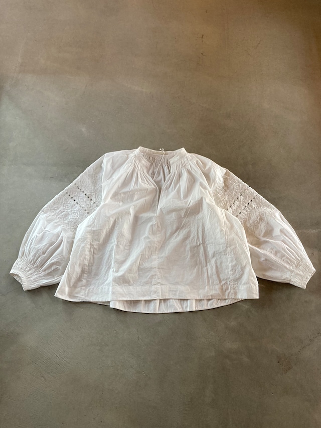 ne Quittez pas【Fine Poplin Kika Embroidery Gather Blouse】