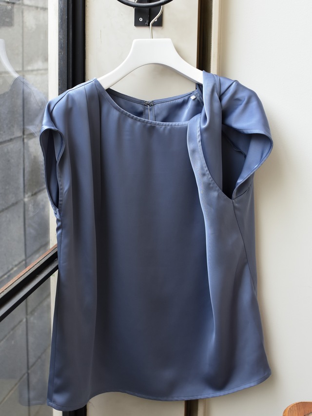 asymmetry sleeve blouse（smoke blue）