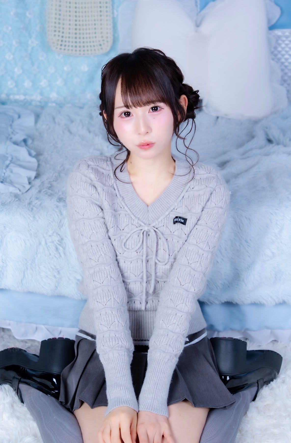 Ribbon V-Neck Knit