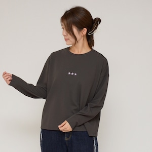【ブラウス見え】梨地×カット 3スタープリントトップス ‐ LER-25114B チャコール ‐