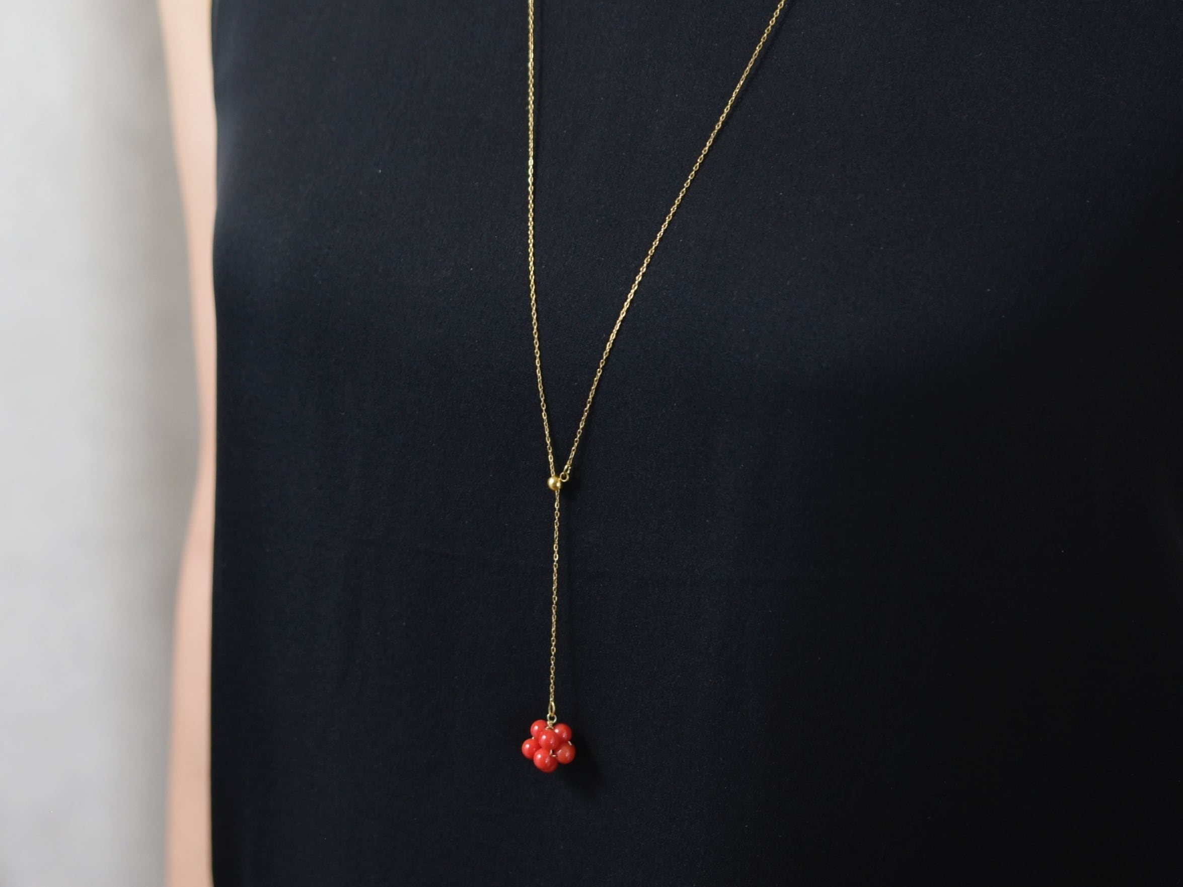 かぶるだけ【14kgf ロングネックレス・Y字】赤珊瑚の木苺(70cm)