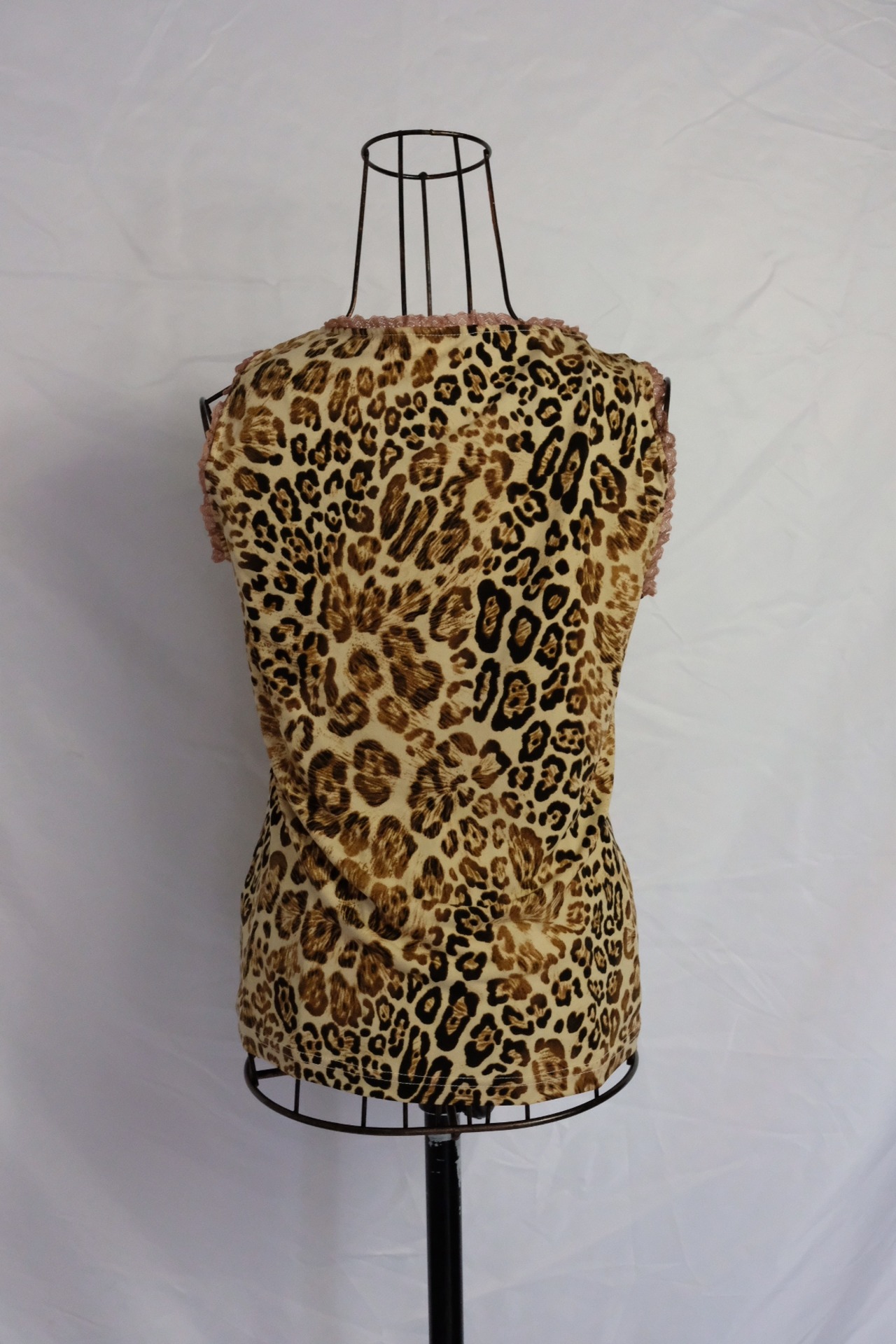 Leopard pattern sleeveless top