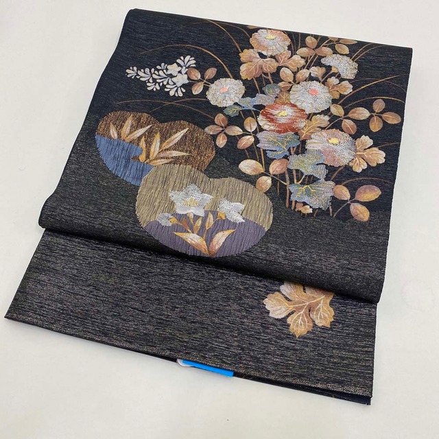 【袋帯】刺繍 金 黒 ポイント柄 色無地 訪問着 付け下げ 中古 礼装 正絹 仕立て上がり リサイクル 430cm 2844