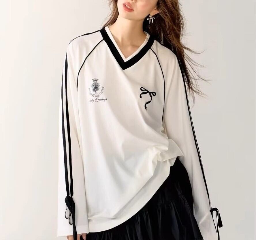 スポーティーVネックリボントップス