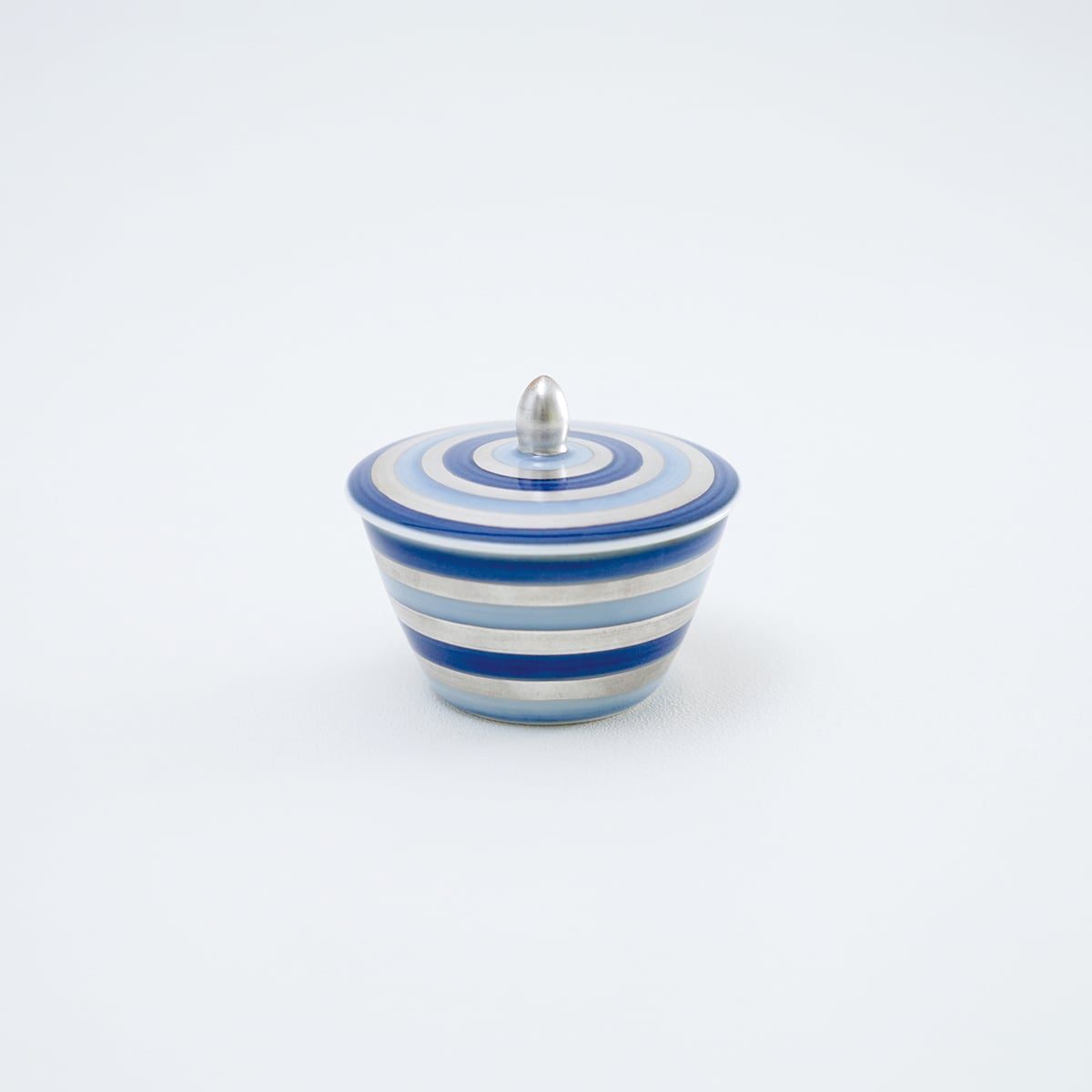 銀彩染付独楽筋 新蓋付珍味入 | 福珠窯ファクトリーショップ