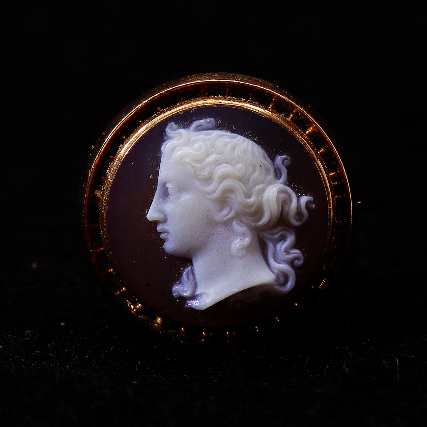 アンティーク(推定1900年頃) 超小型カメオ ”アプロディーテ”