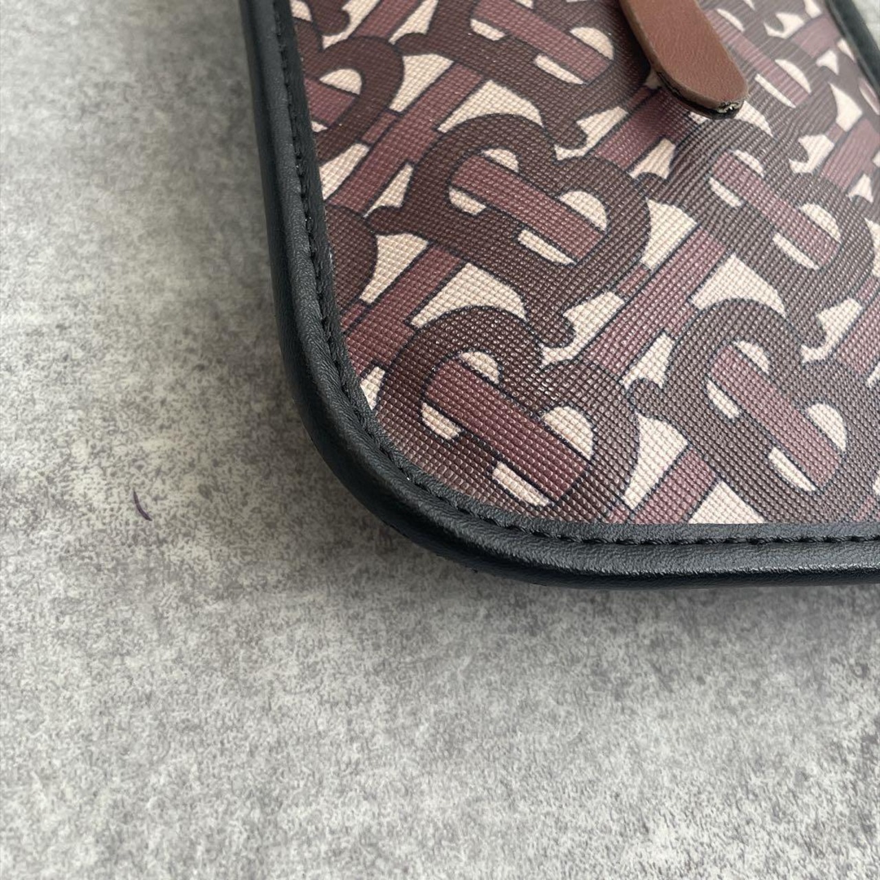 BURBERRY バーバリー スマホショルダーバッグ TBロゴ レザー ブラウン 