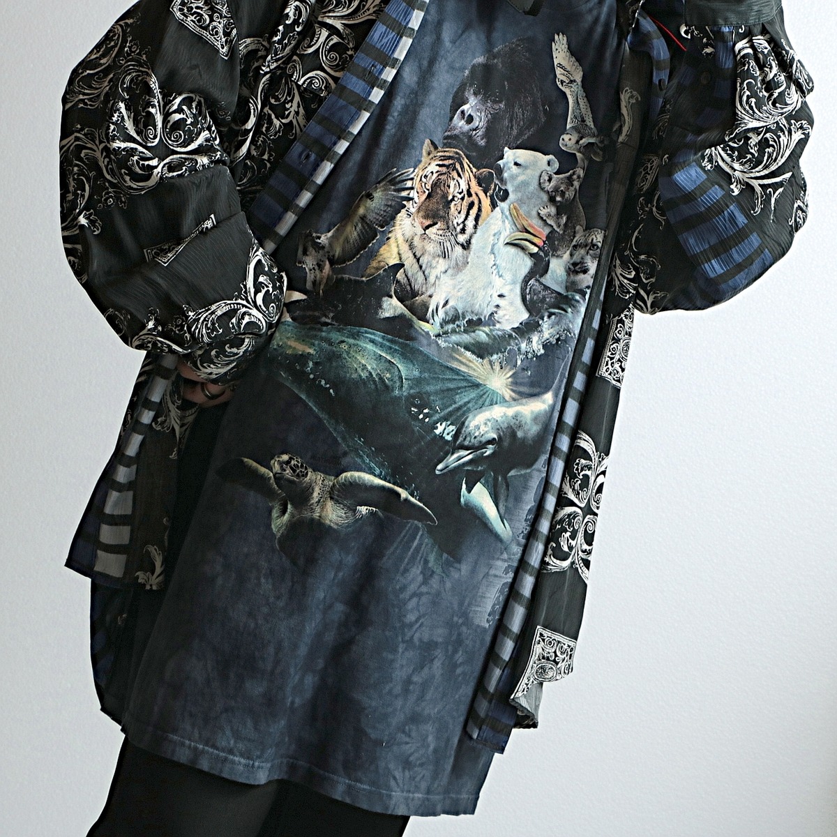 00s the mountain 絶滅危惧 アニマル 柄 Tシャツ 古着 used | khaki 