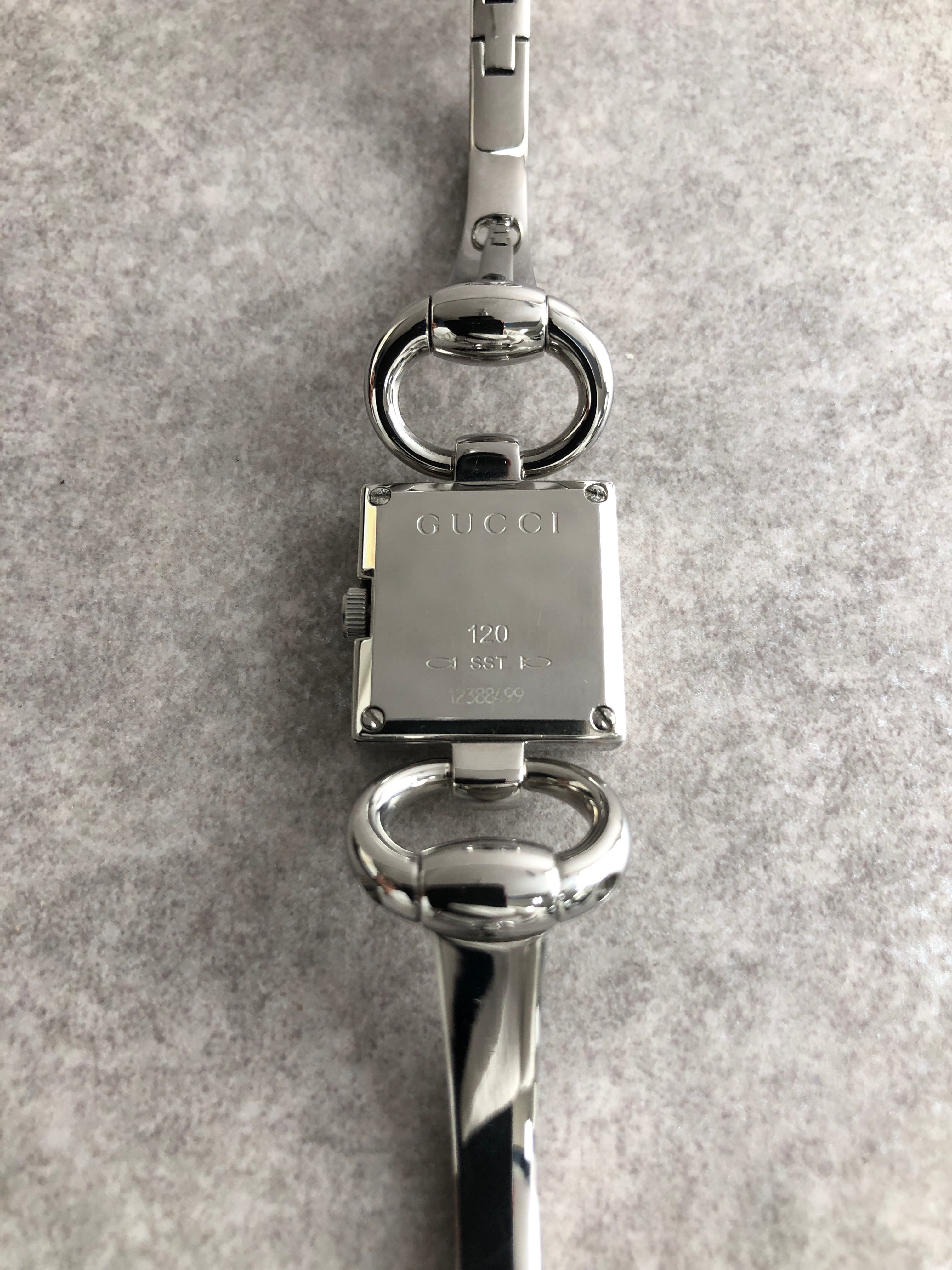 決まりました。グッチ GUCCIレディース時計トルナヴォーニ クォーツ シルバー GUCCI グッチ トルナヴォーニ GG 腕時計 シルバー スクエア ステンレス