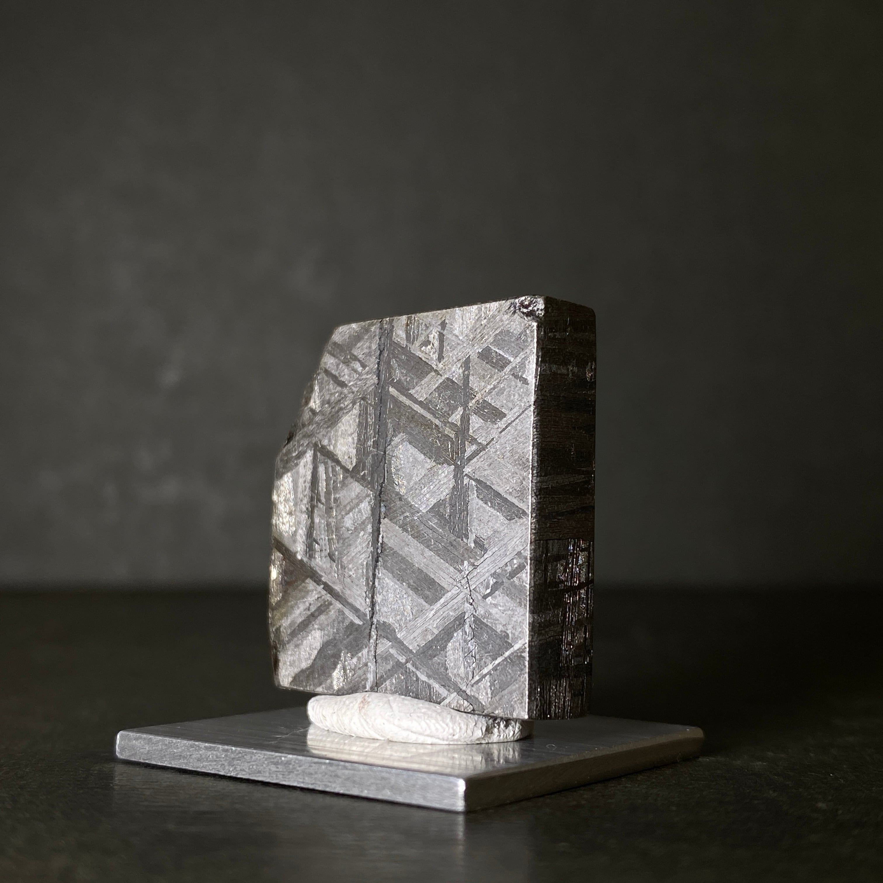 隕石 ？ Muonionalusta Meteorite もろいです。 ムオニオナルスタ隕石 Muonionalusta Meteorite 26050717 | 【隕石屋