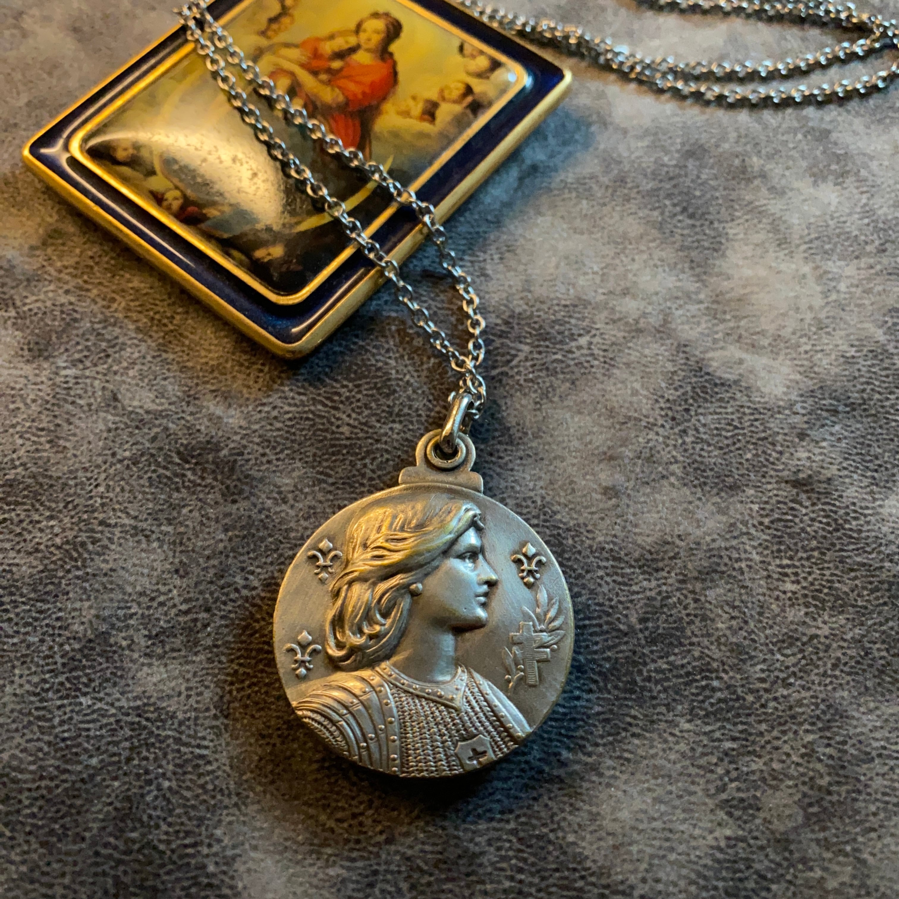 ロケット型【オルレアンの乙女】ジャンヌダルク | Antique medaille Mary