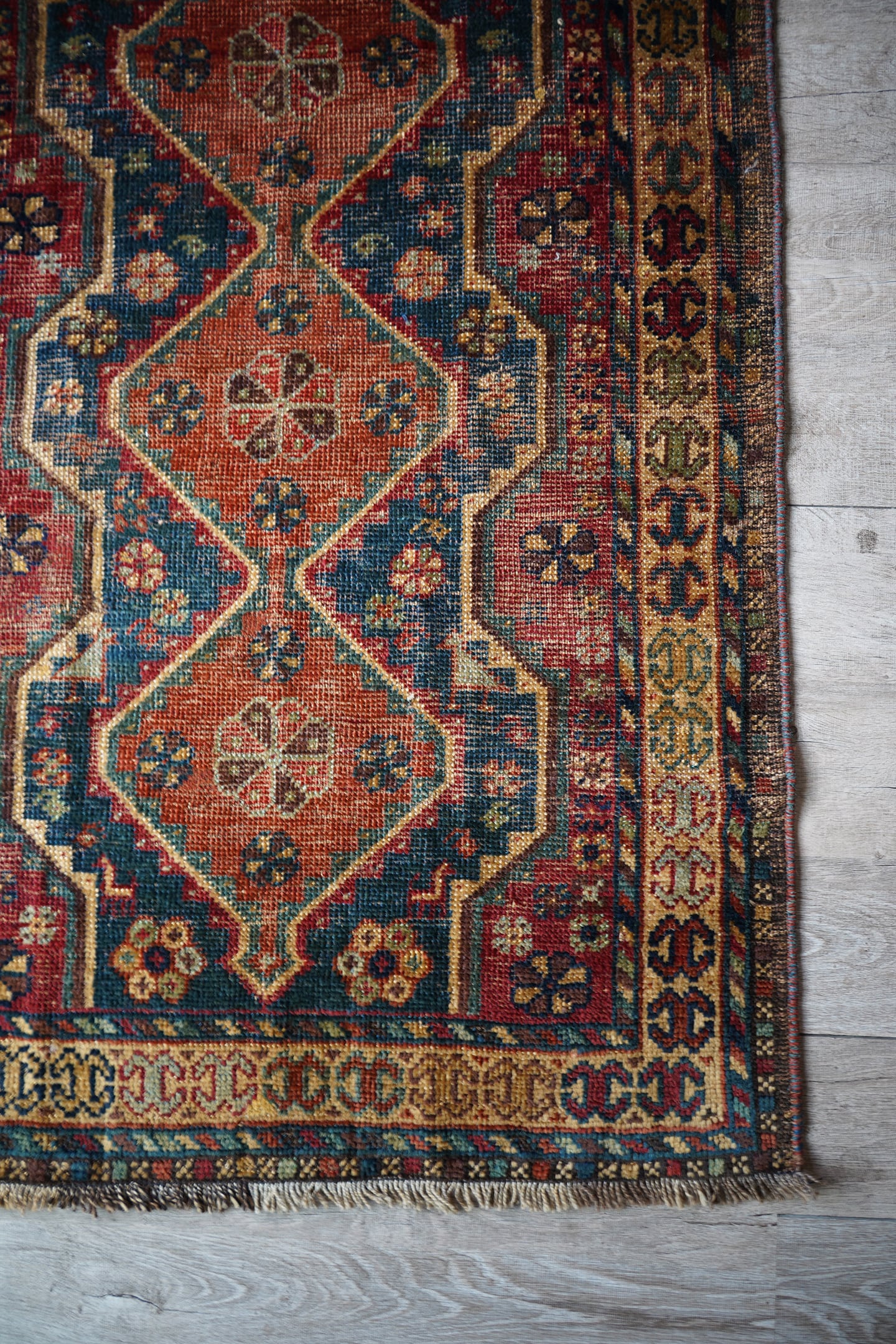 376】Semi Antique Persian Shiraz Qashqai rug 1940's | ヴィンテージ