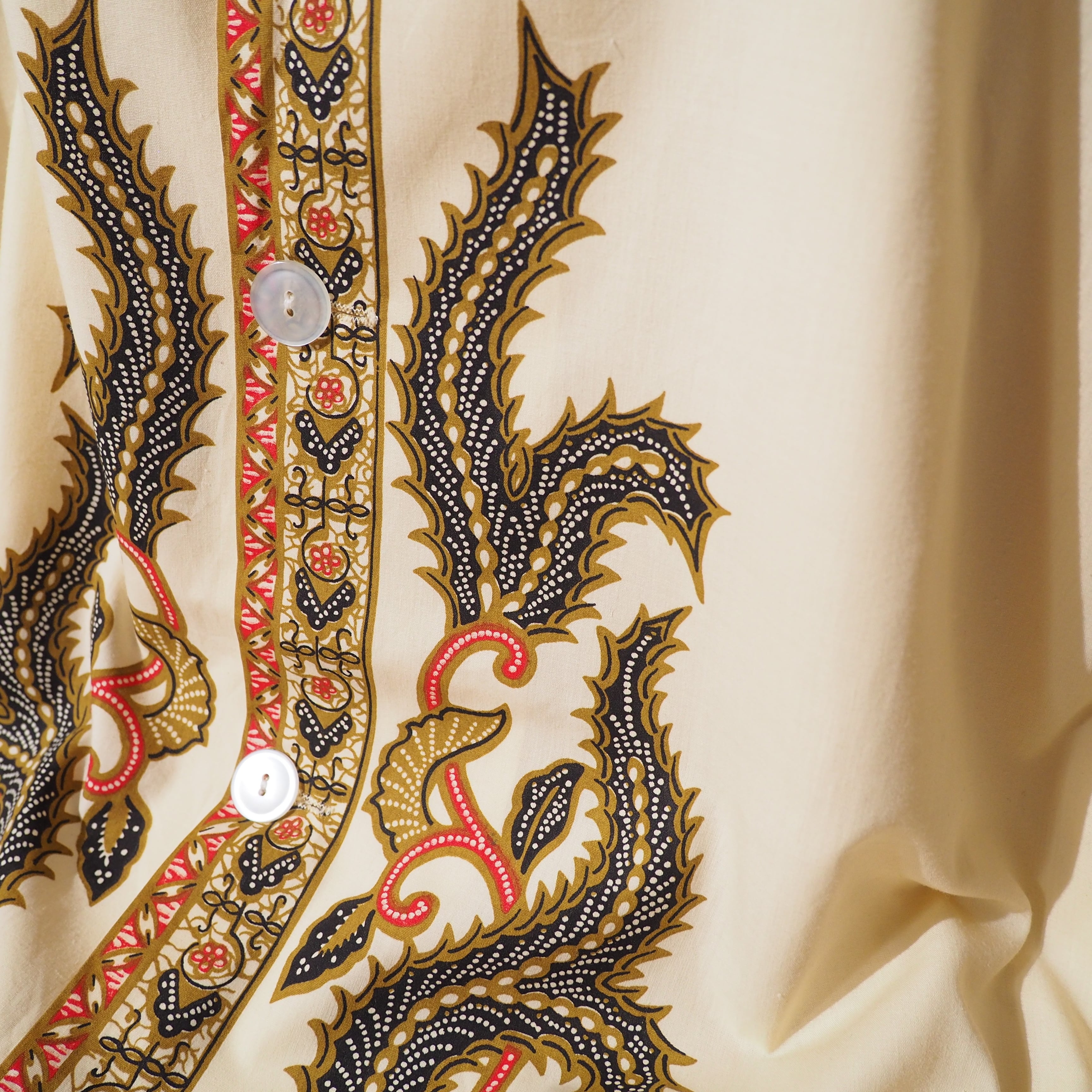 1970s ” 捻れ花 ” Beautiful Ethnic Flower all Over vintage Open collar shirt (made in Germany)