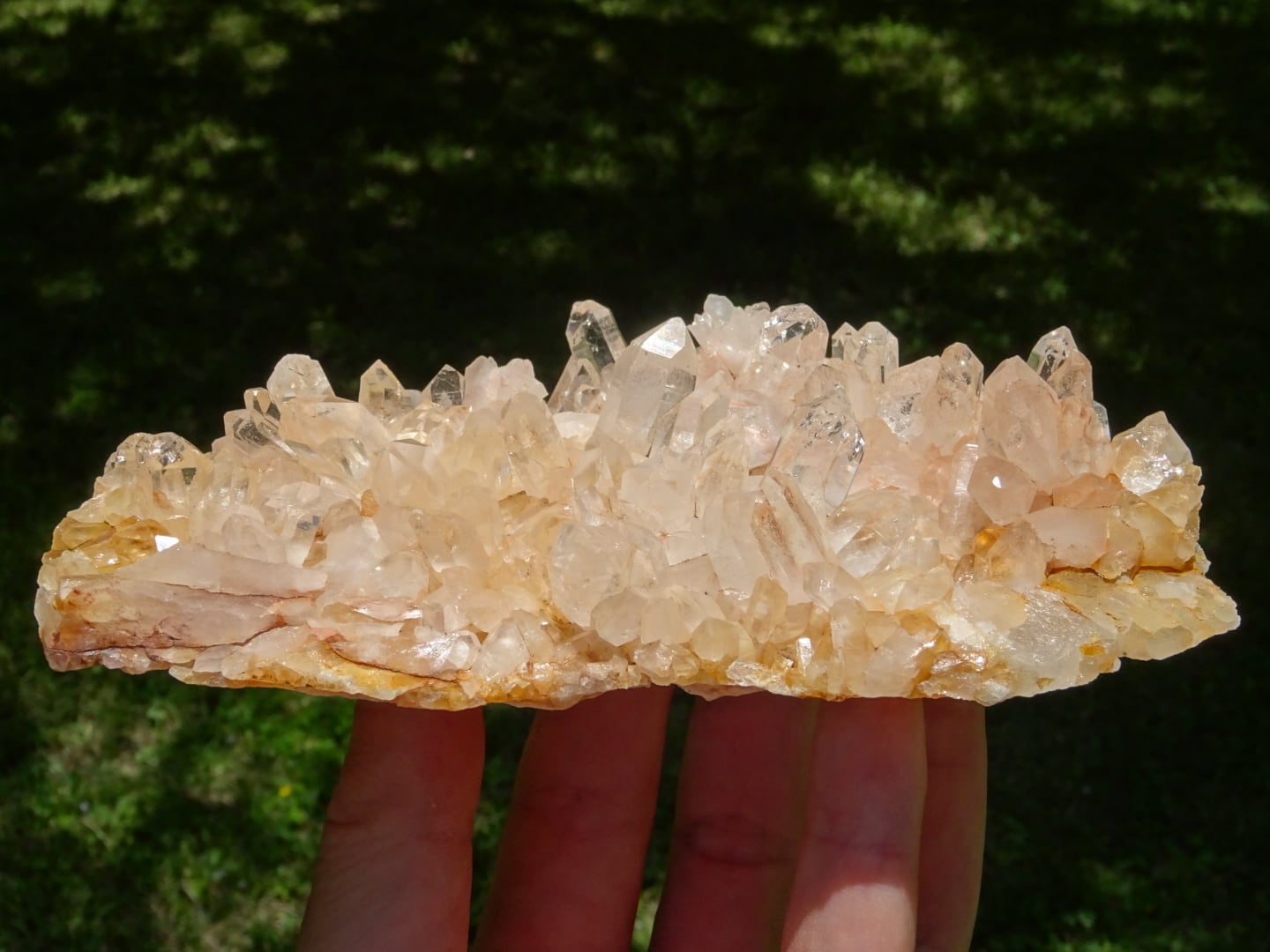 メルー産ピンククォーツクラスター ~Crystal Fountain~