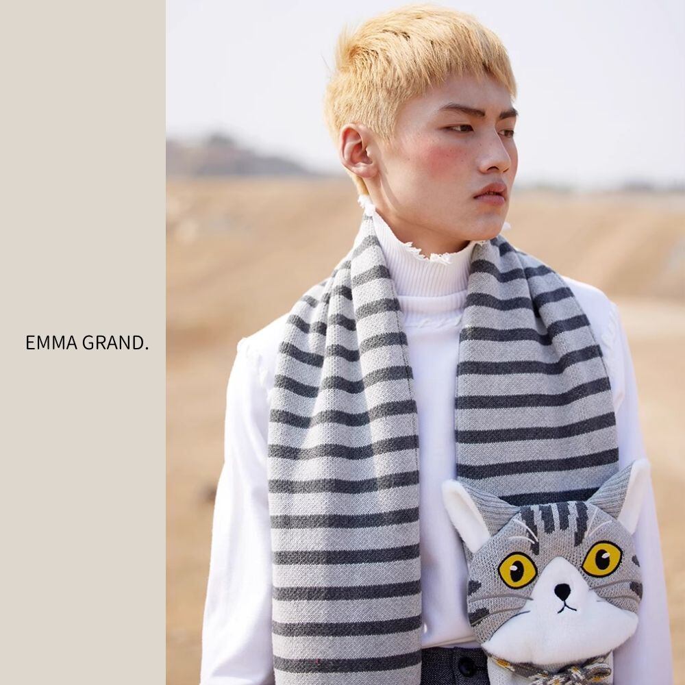 首もとで寄り添う猫のマフラー E00588 | EMMA GRAND