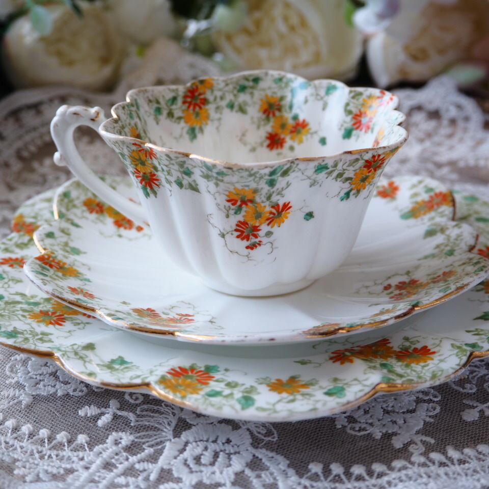 英国Shelley（シェリー） オレンジ・デイジー柄 トリオA カップ