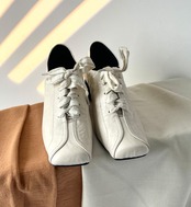 ソフトラム革スクエアトゥ太ヒールパンプス