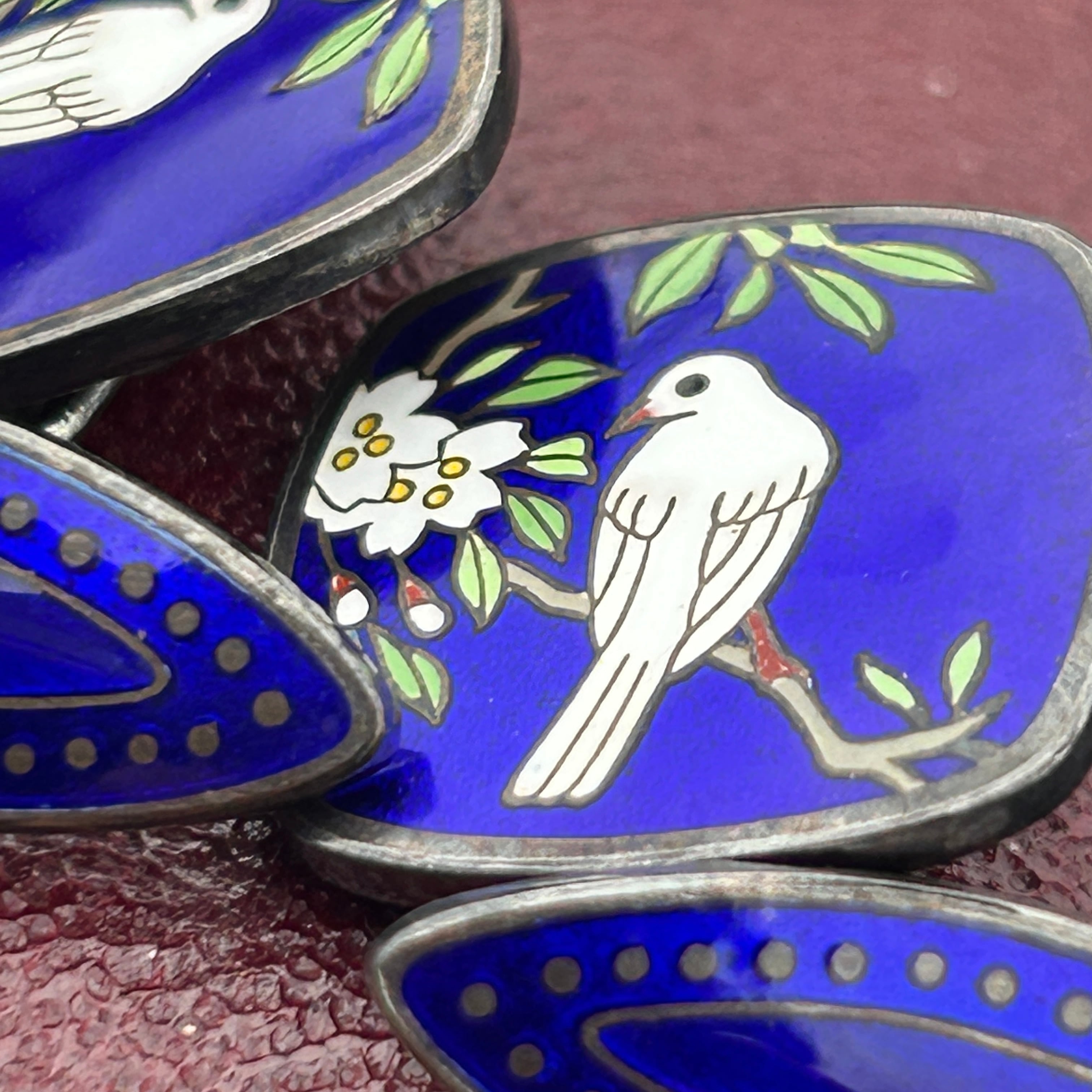 ヴィンテージ 輸出用七宝のカフスボタン　ロイヤルブルーに桜小鳥