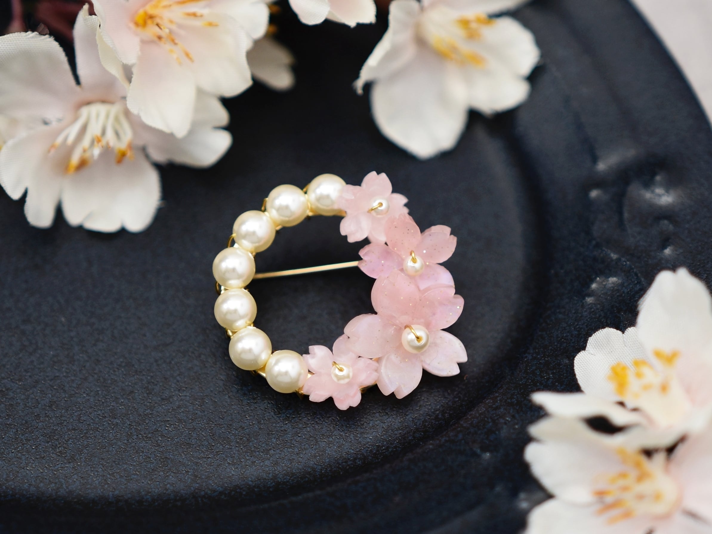 春限定【ブローチ】ピンクの桜とパールの花束リース(春爛漫・Ⅱ)
